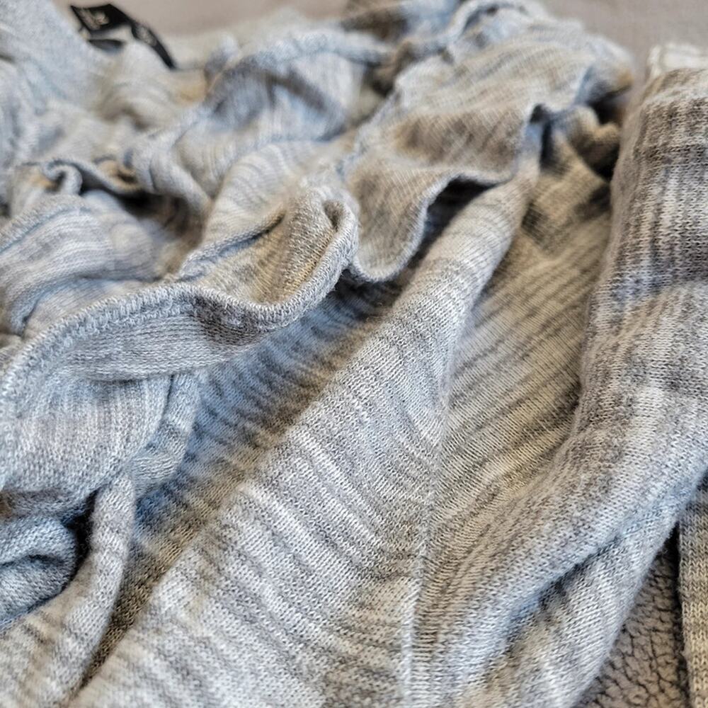 BANANA REPUBLIC Shirt Womens Medium Gray Long Sleeve Speckled Ruffle Hem - Picture 10 of 13